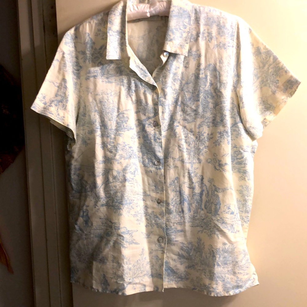 Lemon Grass button down shirt 55% linen/45% Cotton. Short sleeves. Barely used